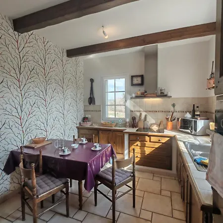 Hébergement de vacances Le Bastidon, Exceptional Views, Up To 13 People Laussonne